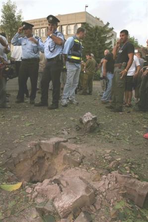 Site of Kassam landing in Ashkelon (AP).