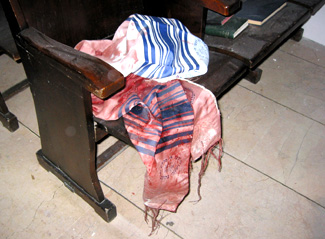 A bloody <i>tallit</i> (prayer shawl) lies on a seat in Istanbuls Beit Israel synagogue, shortly after the terrorist bombing.